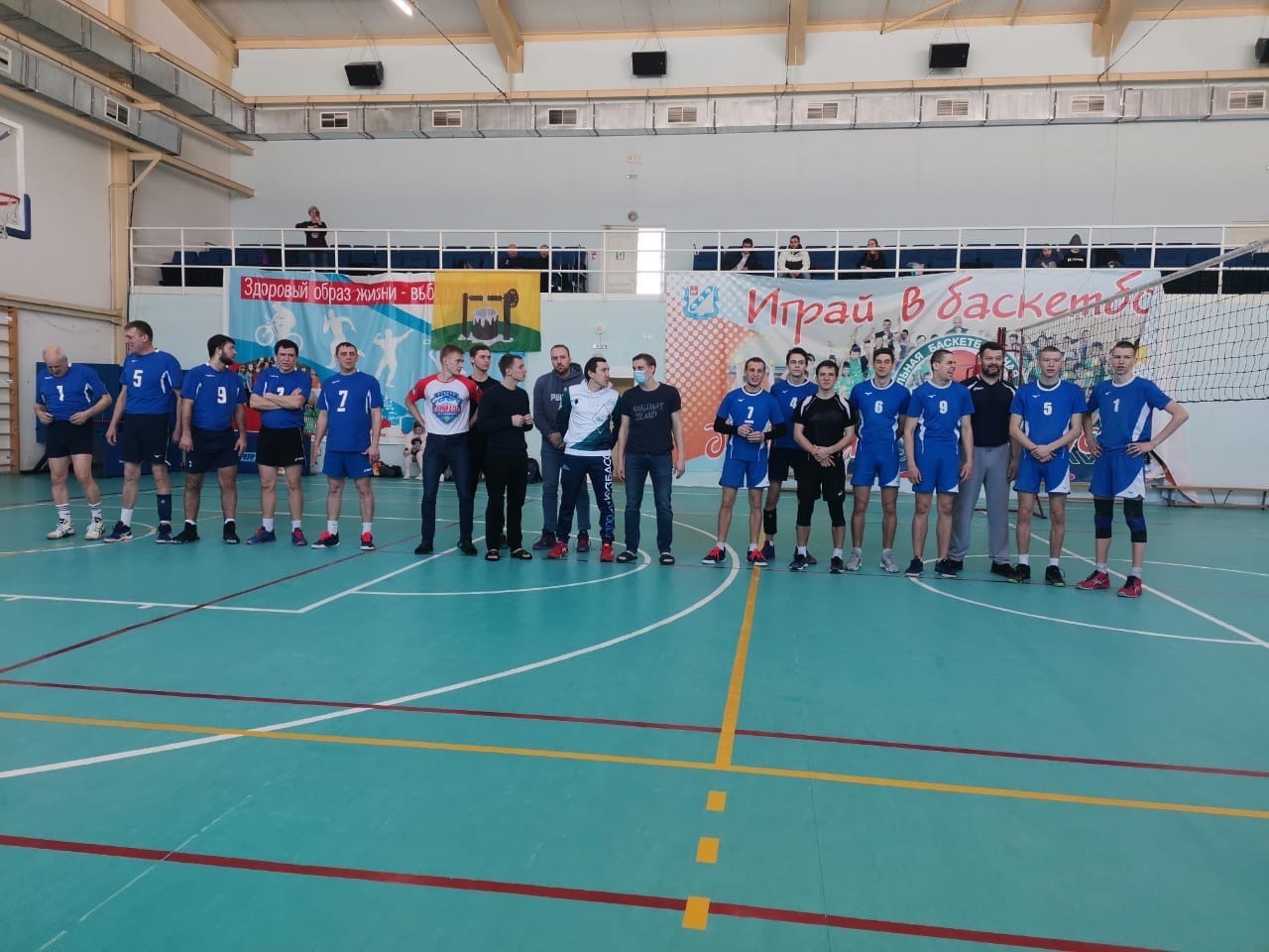 27-28 февраля 2021 г. в игровом зале МАУ ДО «ФОЦ» состоялся кубок Соликамского городского округа по волейболу среди мужских команд, посвященный Дню защитника Отечества